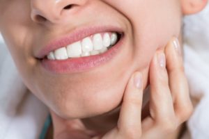 Woman who needs emergency dentist in Lincoln